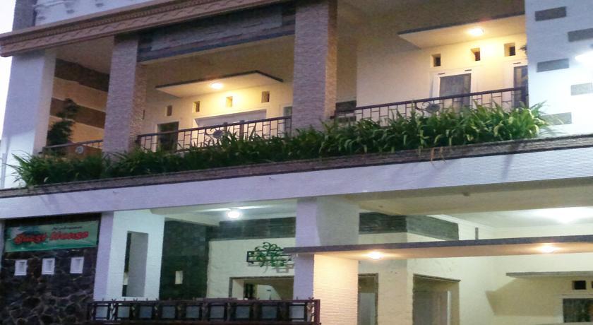 Griya Nelwan Guest House Malang Exterior photo